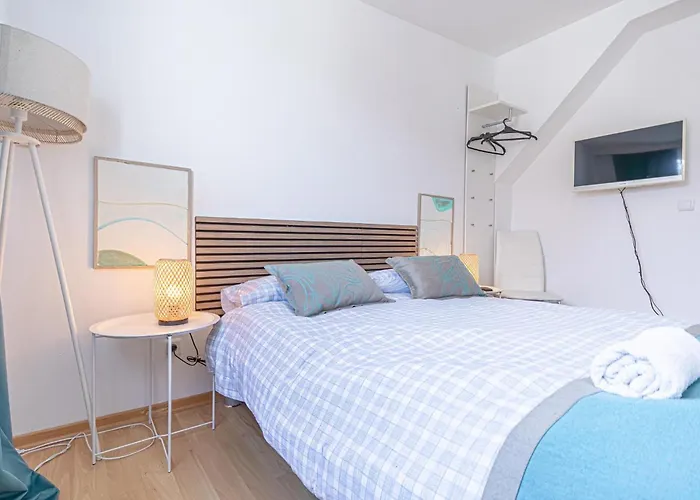Spacious & Comfy Private In 3br Shared Apt, Very In