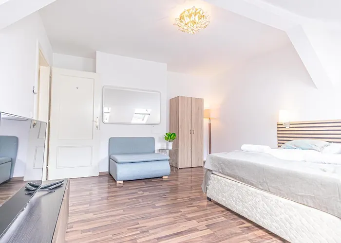 Spacious & Comfy Private In 3br Shared Apt, Very In Apartamento Viena