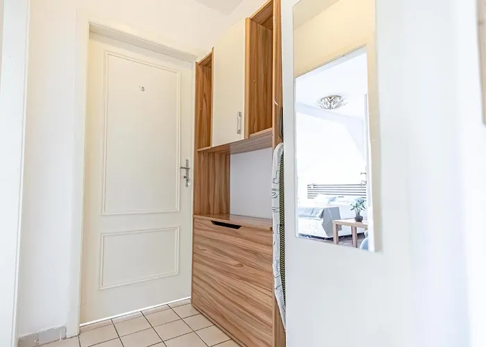 Spacious & Comfy Private In 3br Shared Apt, Very In