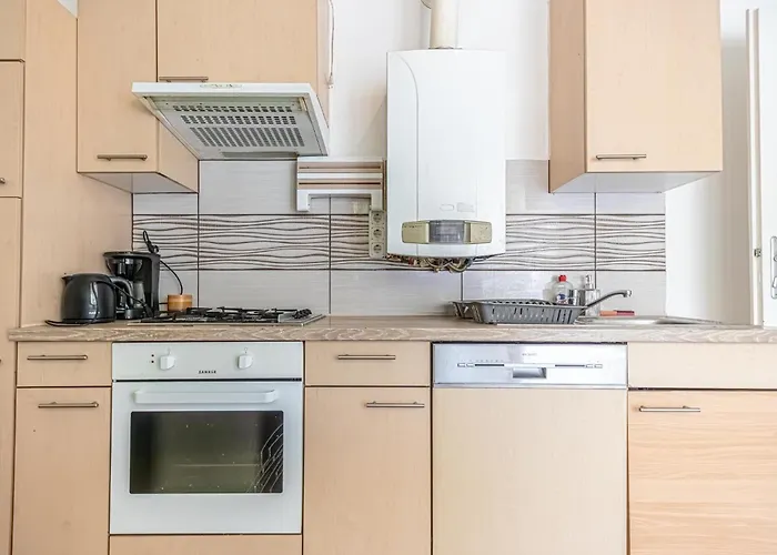 Spacious & Comfy Private In 3br Shared Apt, Very In