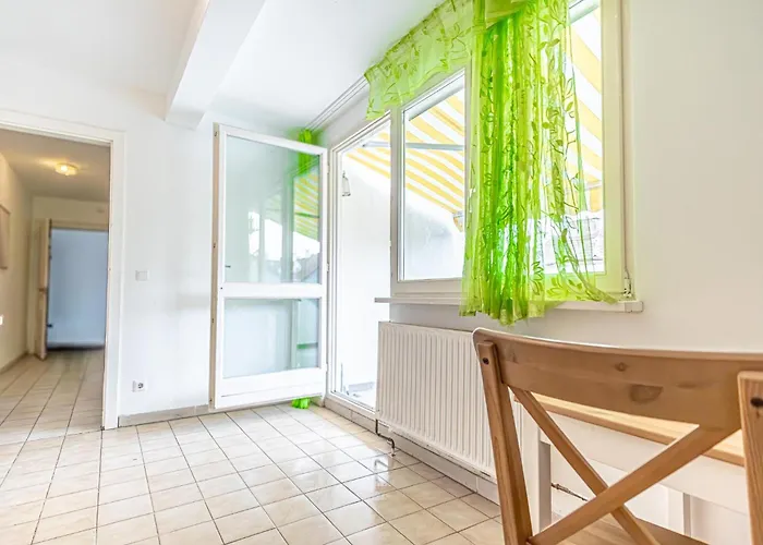 Spacious & Comfy Private In 3br Shared Apt, Very In *