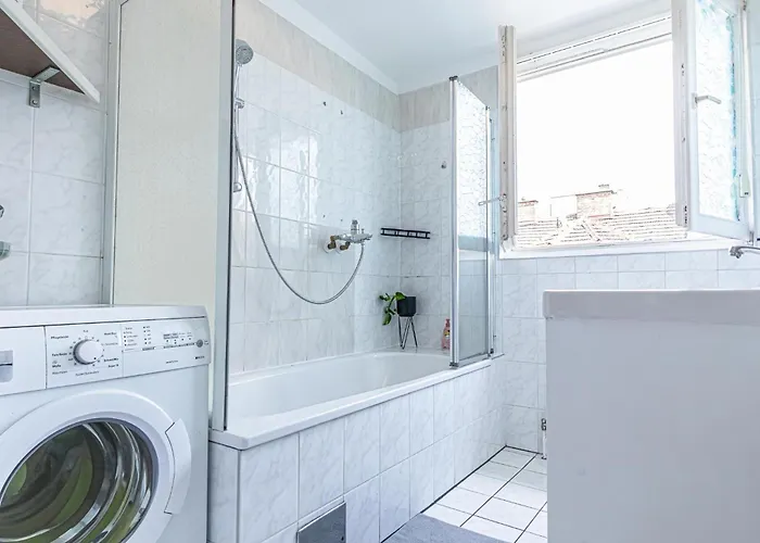 Spacious & Comfy Private In 3br Shared Apt, Very In Apartamento Viena