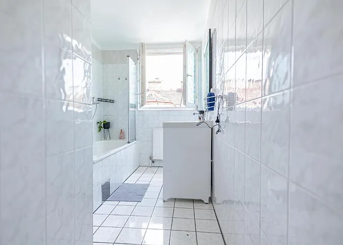 Spacious & Comfy Private In 3br Shared Apt, Very In Apartamento