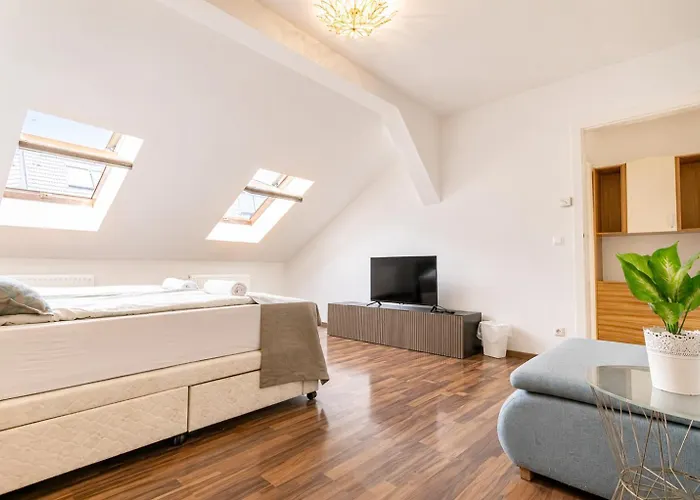 Spacious & Comfy Private In 3br Shared Apt, Very In Apartamento