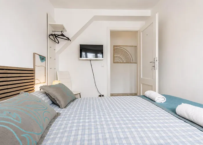 Spacious & Comfy Private In 3br Shared Apt, Very In *