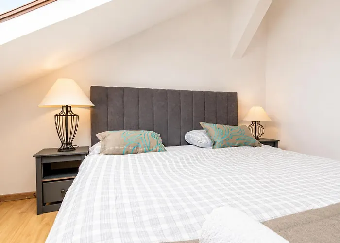 Spacious & Comfy Private In 3br Shared Apt, Very In