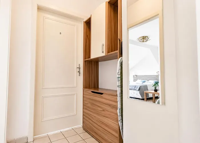 Spacious & Comfy Private In 3br Shared Apt, Very In *