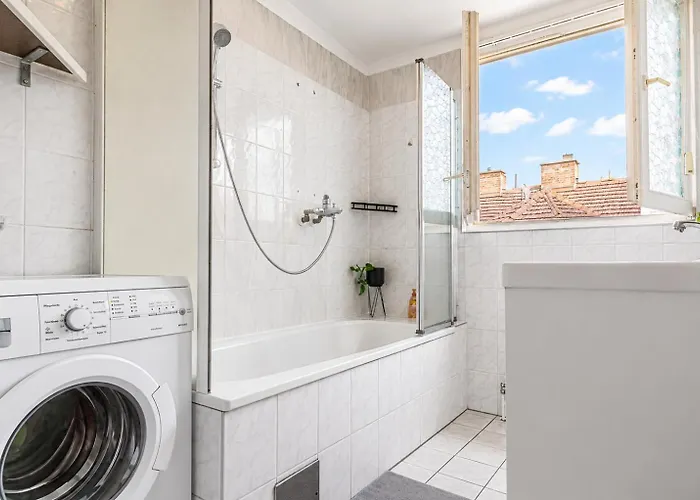 Spacious & Comfy Private In 3br Shared Apt, Very In * Viena
