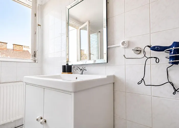Spacious & Comfy Private In 3br Shared Apt, Very In Apartamento
